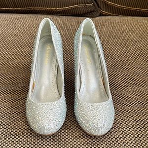 Dream Pairs Ladies Bedazzled Heels Size 8.5 Cinderella fairytales